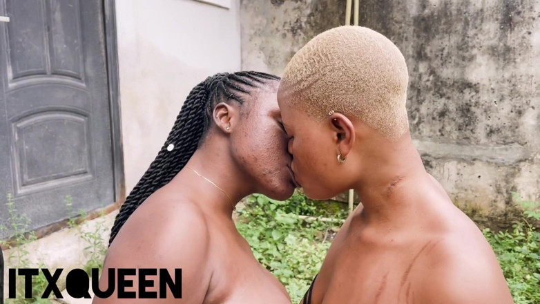 ITX_Kwin: Talllizzy viberate dan menjolok bibir berisi saya hingga orgasme