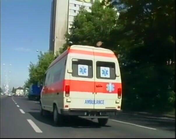 Old Good Porn: 섹시한 흰색 유니폼을 입은 섹시한 간호사가 구급차 밴에서 부러진 자지를 고친다