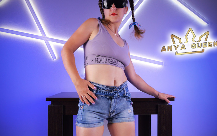Anya Queen: 36 - мои джинсовые шорты на мою круглую сведут тебя с ума!