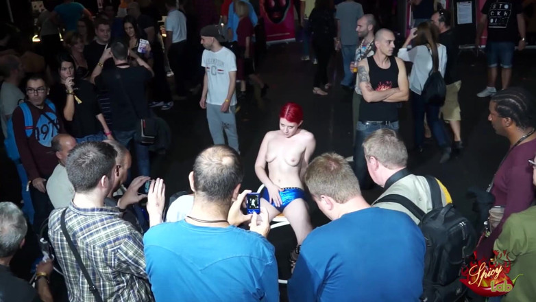 Spicy Lab Production: Baise en public parmi les gens