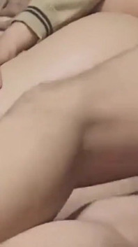 我在我的继妹体内射精，我们在课后被干了
