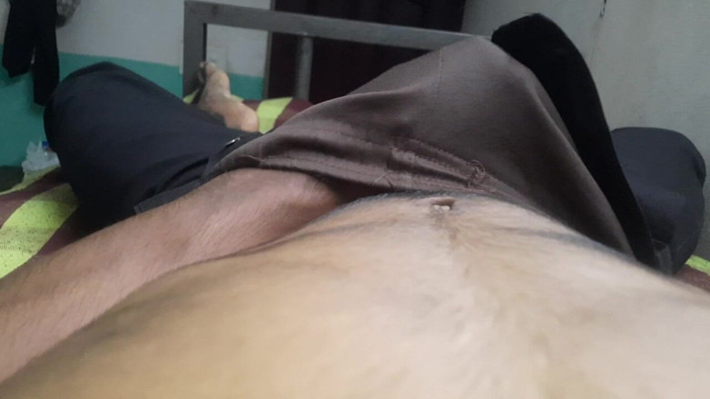 Wheyincognito: Sexy kluk se šesti baleními masturbuje v místnosti