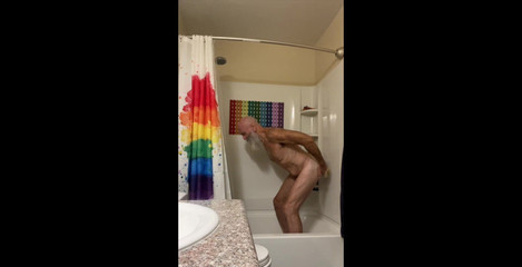 feedmedick: Kamarád ve sprše .. Vždy tam, když potřebuji lovin