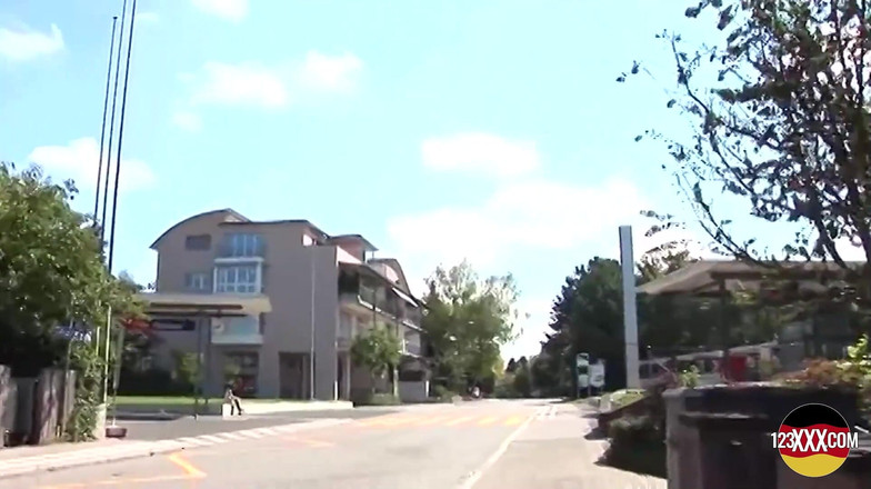 123XXX - Fucked Amateurs in Germany!: Stoute kortharige brunette wil die dikke lul