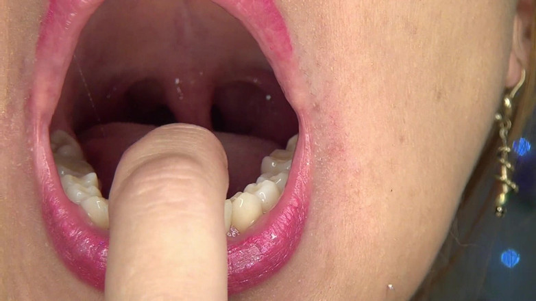 Angel eyes studio: Граюся З Язичком, Язиком І Ротом Перед Дзеркалом