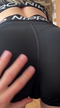 Orgasmo Saltando a Secco. Enorme Sborrata Sui Suoi Pantaloncini Nike Pro
