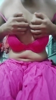 Indischer schwuler transvestita hintern gaurisissy real XXX selbstgedrehter sex im grünen salwar, kurta wie eine hausfrau