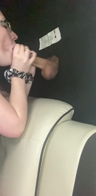 Sluttybritt zvládá tátovo velké černé péro