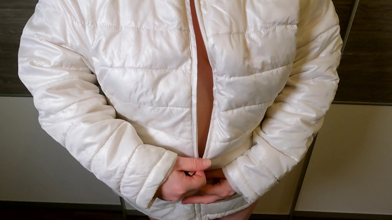 Bouncy Tits Action: Haal je winterjack uit voor je tieten slaan