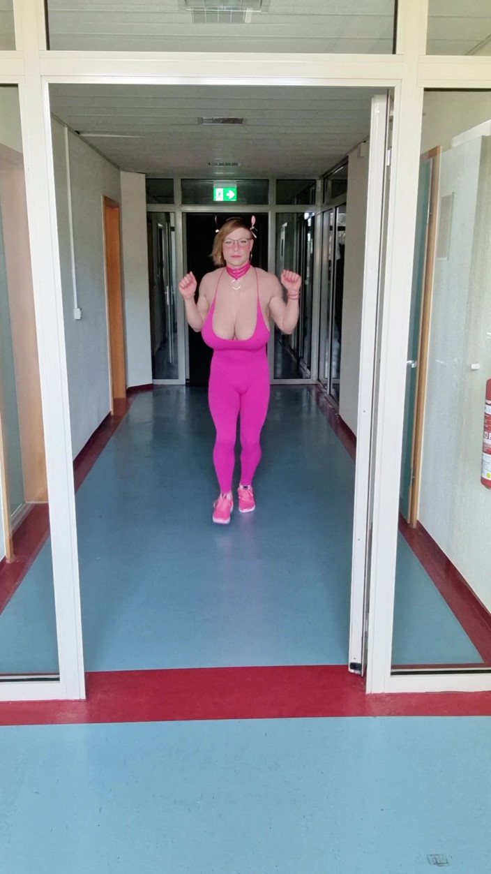 Sissy Adventures: Desportiva peituda Femboy Sissy