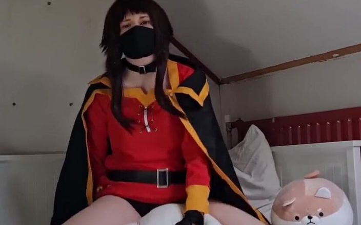 kyu_misa: 베개를 흥얼거리는 동안 빨리 가는 Megumin