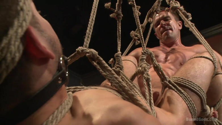 Bound gods: Ürkütücü tamircinin şimdiye kadarki en iyi randevusı