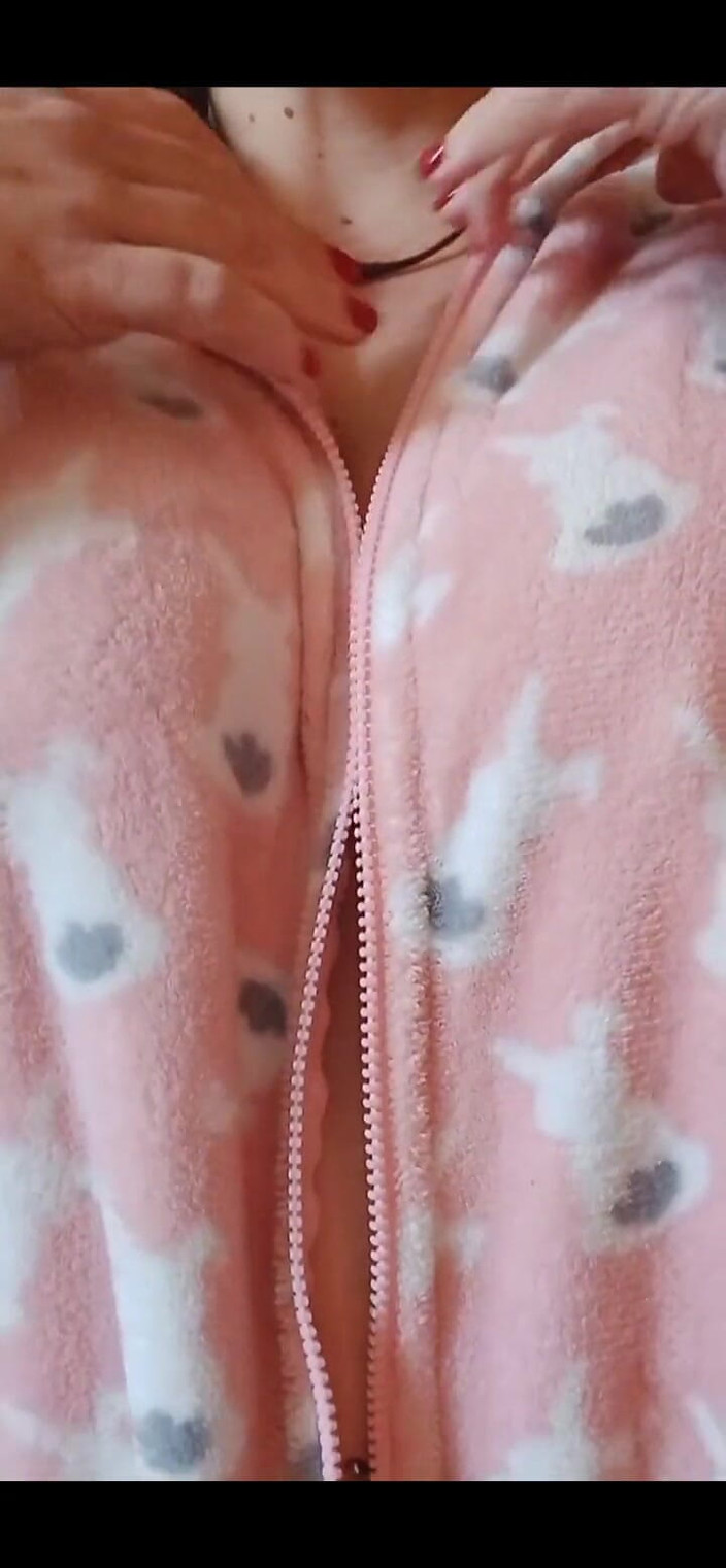 Kinky Lyrical: Rozbalení My Bunny Onesie a Hraní s mými kozami