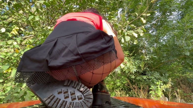 Hayley Quinn: PAWG děvka jezdí na Patrick Star Dildo na Landrover Defender...