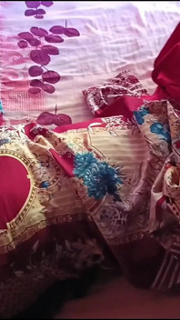 Novia izquierda estilo perrito en su casa