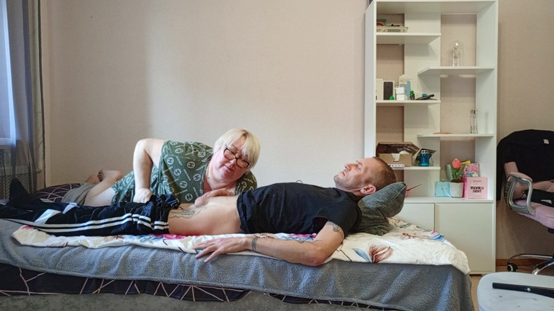 Zona901: Madrastra chupa hasta la última gota de semen