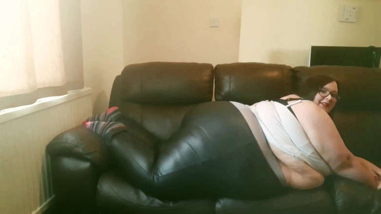 SSBBWLadyBrads: Nieśmiała SSBBW robi profil randkowy