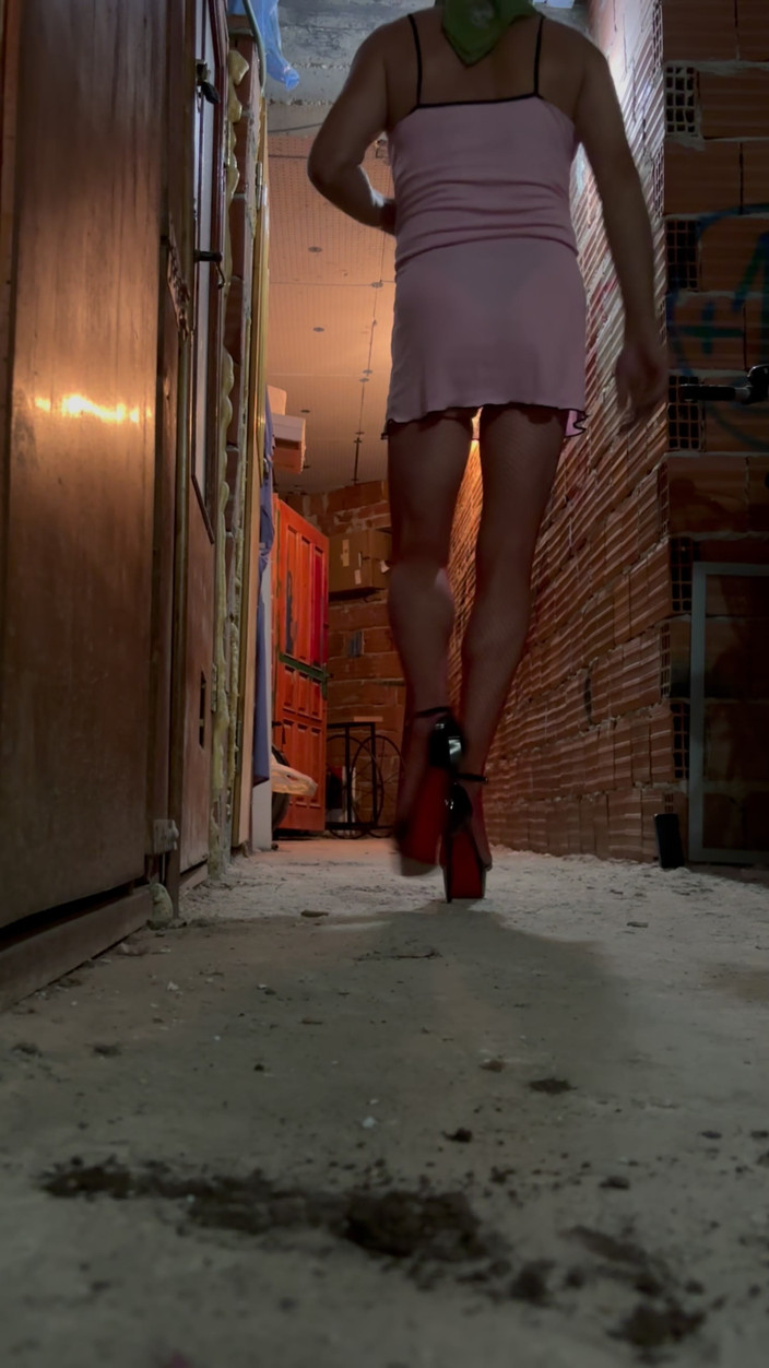 cd_aysemmm: La figa bagnata e senza peli della mia matrigna