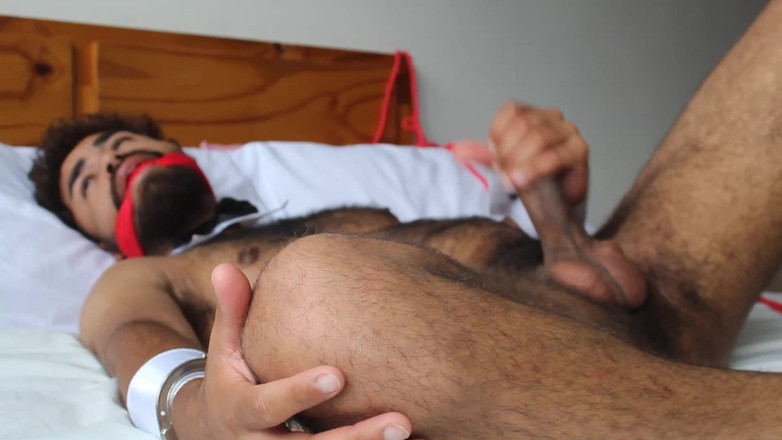 Brazilian guys gagged: Un Lapin Sexy En Difficulté (8 Septembre)!