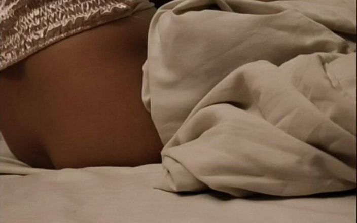 Trisha Hotness: Dává kondom, kouří a jezdí na další části