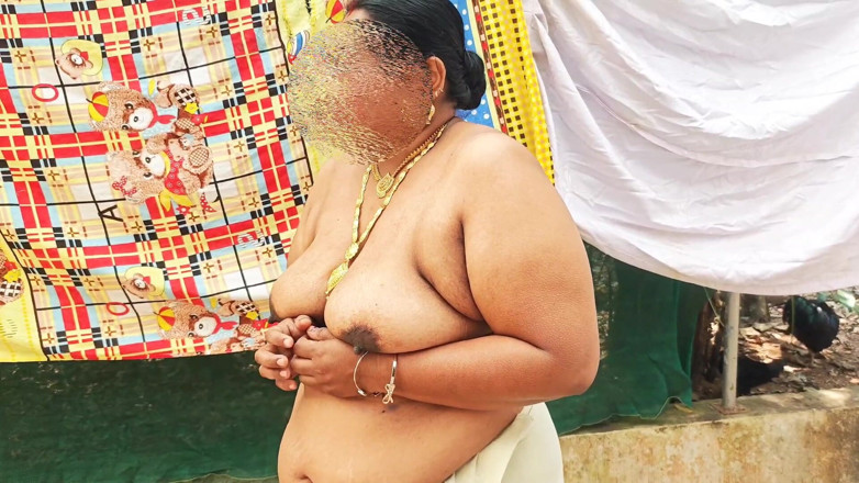 Anne Ipe: Awek desi berpakaian klasik berbogel memakai hanya permata