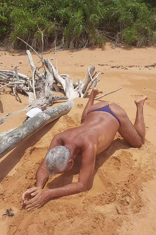 Ladysilvas: Ladysilva dengan bikini di pantai sangat seksi pantatnya yang seksi