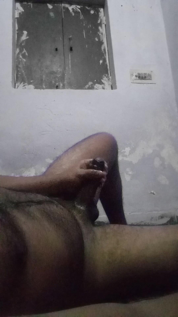 Raaz26d: インディアンの少年がセクシーな先生の寝室でオイルでマッサージし、大きなペニスをマスターしている。先生は不在だ