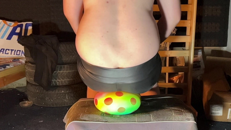 BeachBallsDuo: Cinci bile de cauciuc foarte moi au fost zdrobite cu...