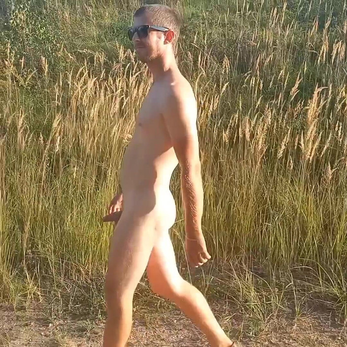 Aleks Ray: Ruské nudistické procházky v přírodě