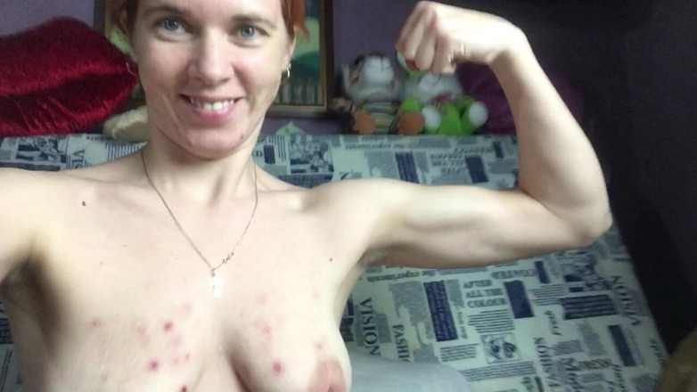 Risky Hairy Couple: Je montre mes gros muscles