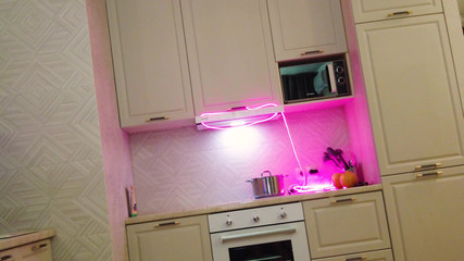 Oopsmodels: POV met een lieve vrouw van Roomservice