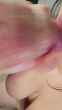 Trasformandoti in una manica da cazzo, servo lui mentre guardo