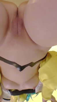 Cosplay Nálada exploze. Kráska z E Cupu promění hravou energii v nebezpečné soukromé představení, úhel 1