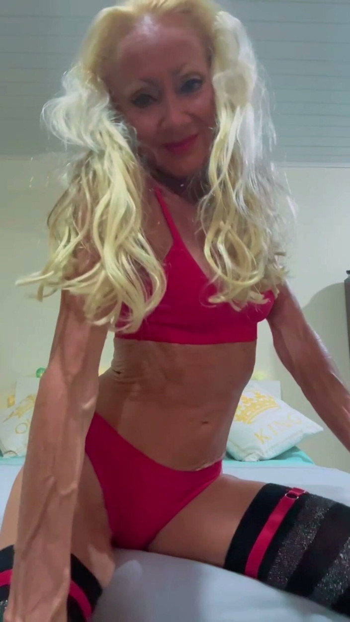 Sienna Diamond: Barbie MILF Het Soloförförelse Som Bär Strumpor Och Underkläder