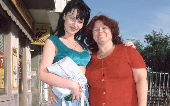 Viewer cam by Sextermedia: Lesbiche pelose con feticcio BDSM