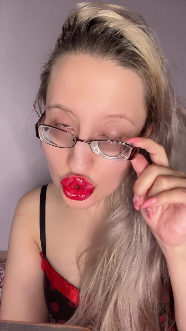 FinDom Goaldigger: Jak ti chci ukázat své velké brýle?