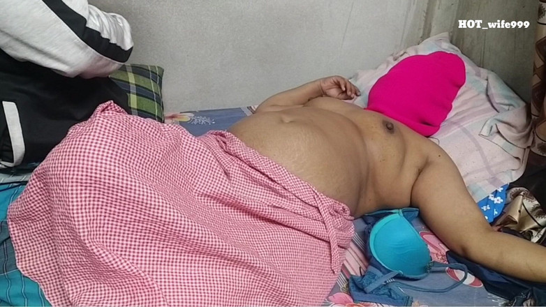 Hot_wife999: Une femme mariée avec son mari, première romance étroite avec un...