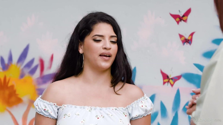 Girlsway: Girlsway - yaramaz bahçıvan Gabriela Lopez külotsuz çalışıyor ve Andi James onunla...