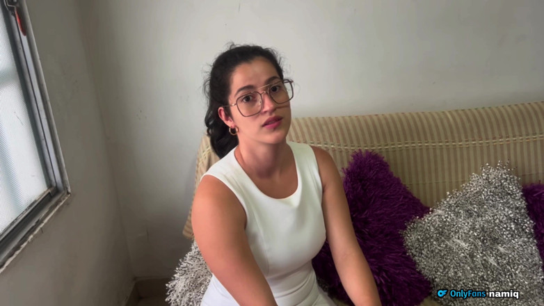 Roxxan: Freira bate na minha porta e eu toco seu corpo...