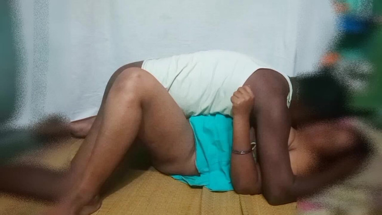 Priyanka314: Güzel evli kadın kocasının üvey erkek kardeşiyle seks yapıyor