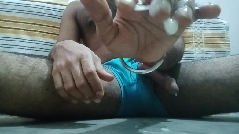 Johny97: जब मैं अकेली होती हूं तो हस्तमैथुन करती हूं