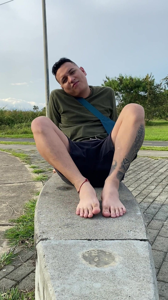 Mr Feet Colombia: Цілуй підошви моїх ніг, ніби це твій бог
