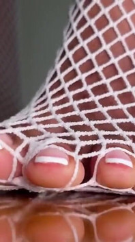 Różowe stopy Pedicure Foxx w kabaretkach