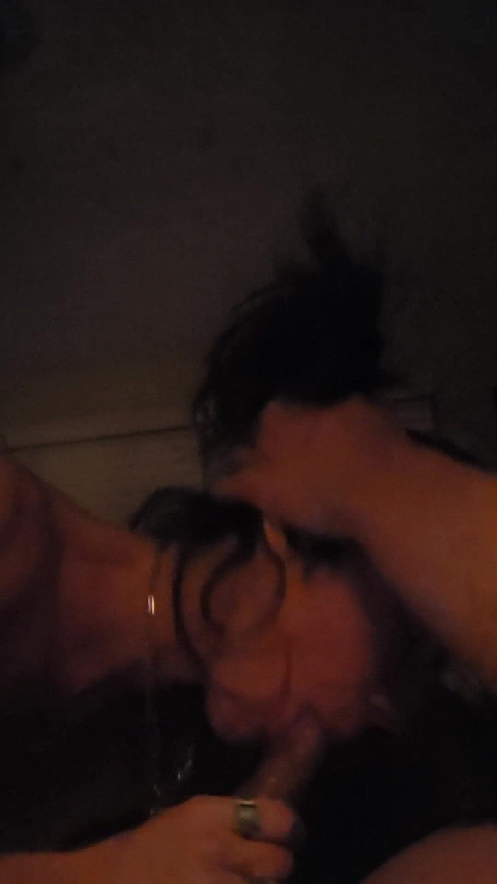 Devil Dick Raybo: Sexy milf garganta profunda polla dura hasta que consigue carga...