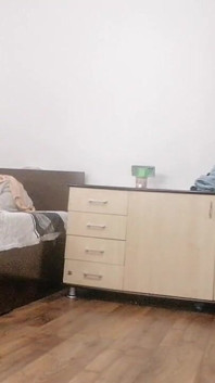 सेक्सी पत्नी नग्न घर पर कसरत