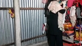 Indische vriendin seks door zwarte jurk