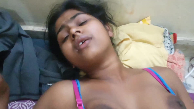 AmpleOunce283: Kom på min styvsyster onanerar till porr vid midnatt - gick...