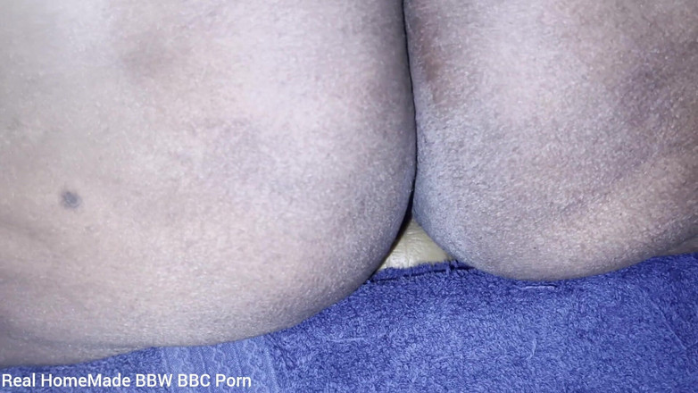 Super sexy ebony cuties: ディルドに乗って、私の大きなお尻をバウンドさせて