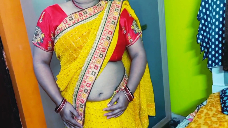 Manjushukla: Mycket sexig tjej som har romantik med sin pojkvän