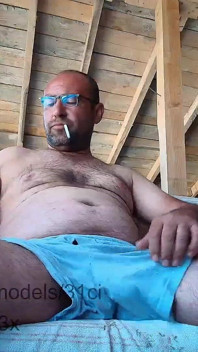 Je hebt je meester nog nooit zo gezien, hij wacht tot je zijn grote kont openlikt.